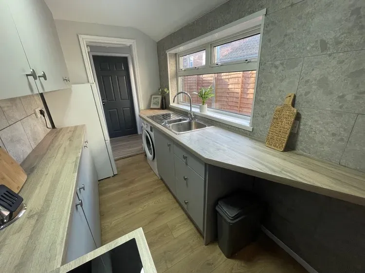 Homely 2 Bed Terraced House // Aug 2026 - Image 8